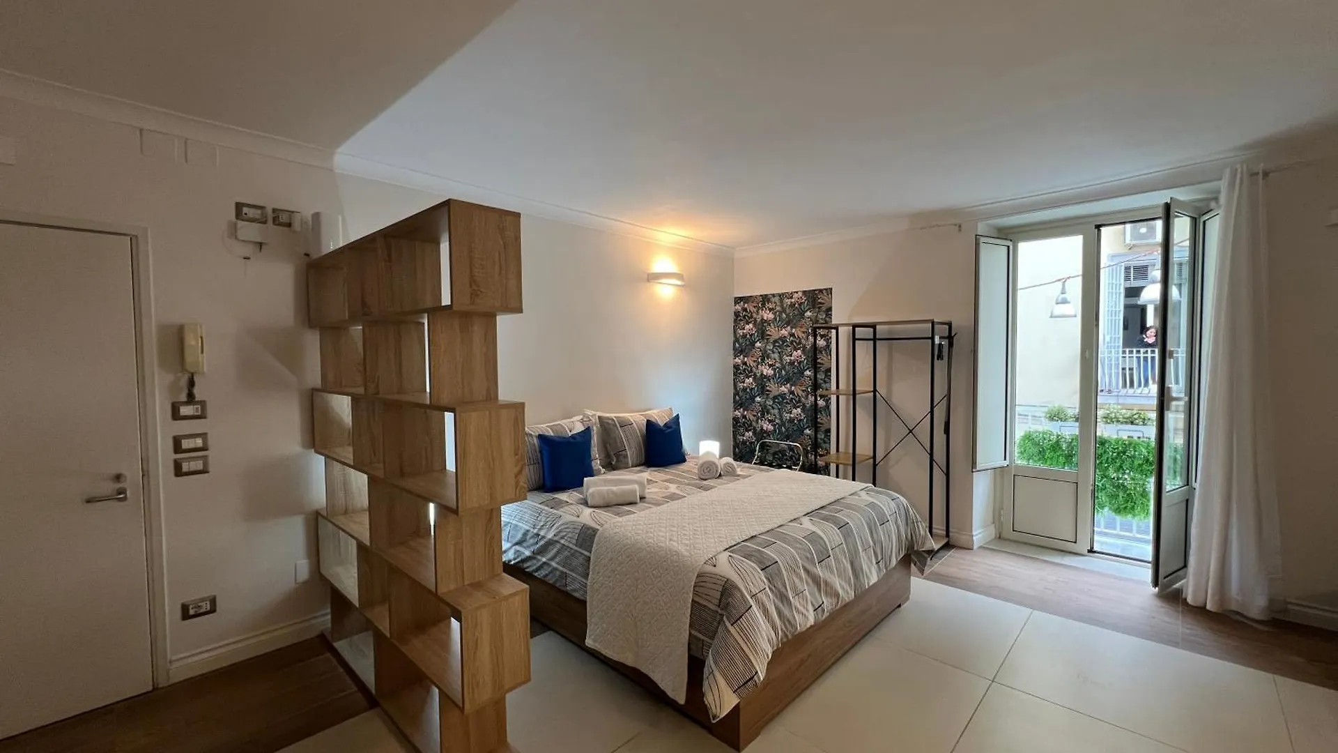 Queen House Naples Guest house