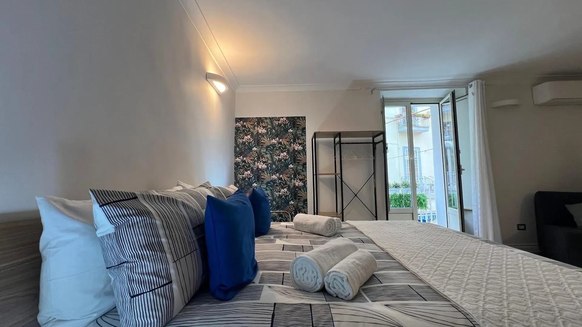 Queen House Naples Guest house